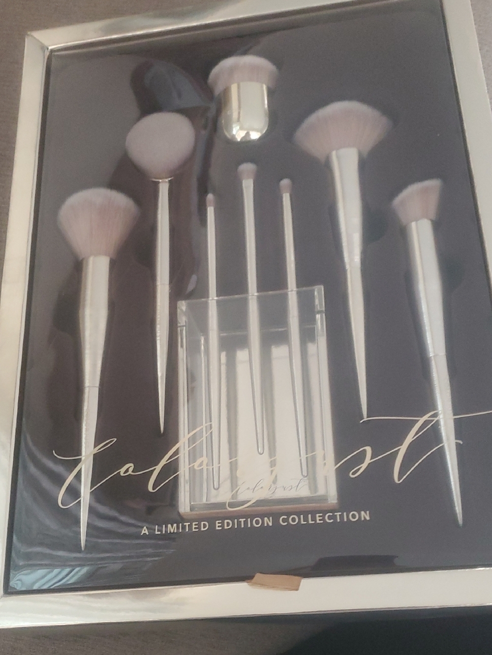 Makeup Brush Set - Limited Edition  Color Just With Brush Holder